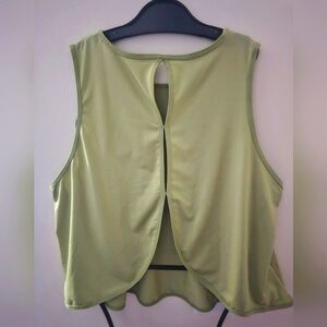 SLEEVELESS GREEN WORKOUT TANK